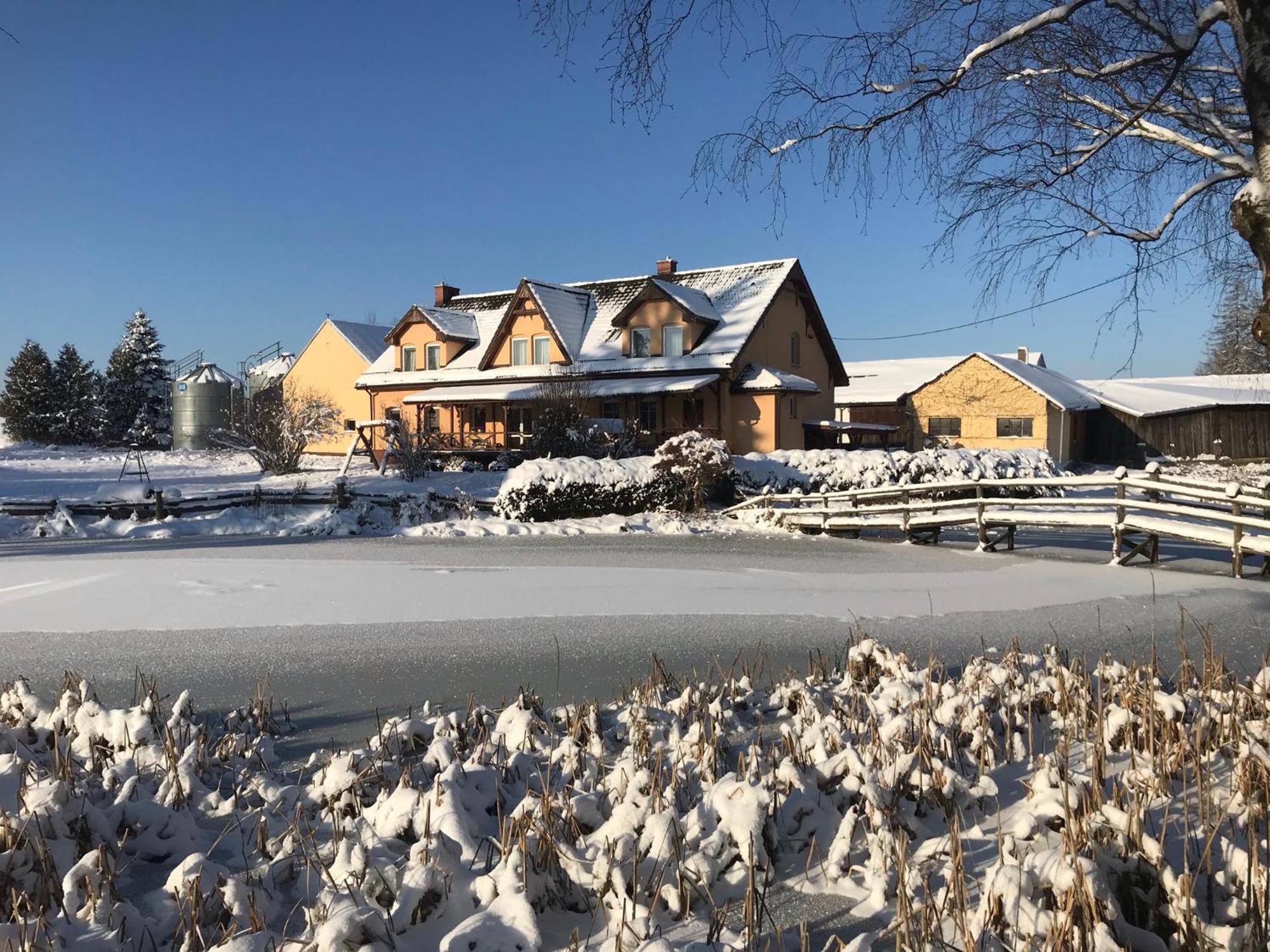 Вилла Chociwlanka Bobolice  Экстерьер фото